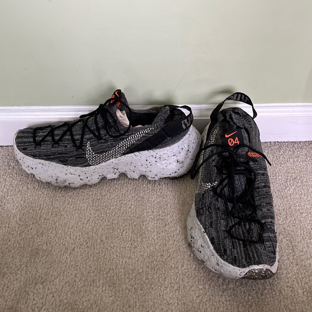 Nike Soace Hippi shoes size 11 EUC